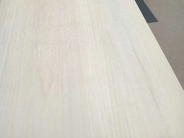 Whitening of paulownia plywood